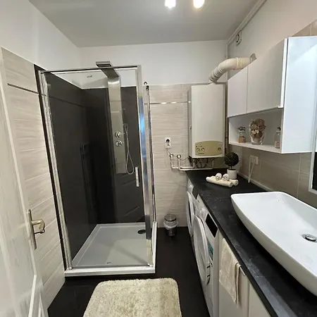 Golden On The 3rd Floor *