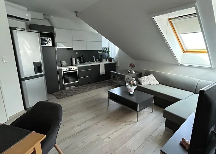 Golden On The 3rd Floor * Надьканижа