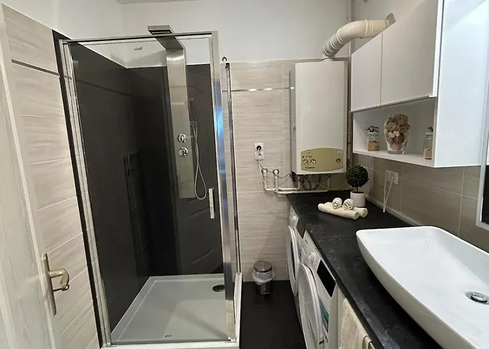 Golden On The 3rd Floor *