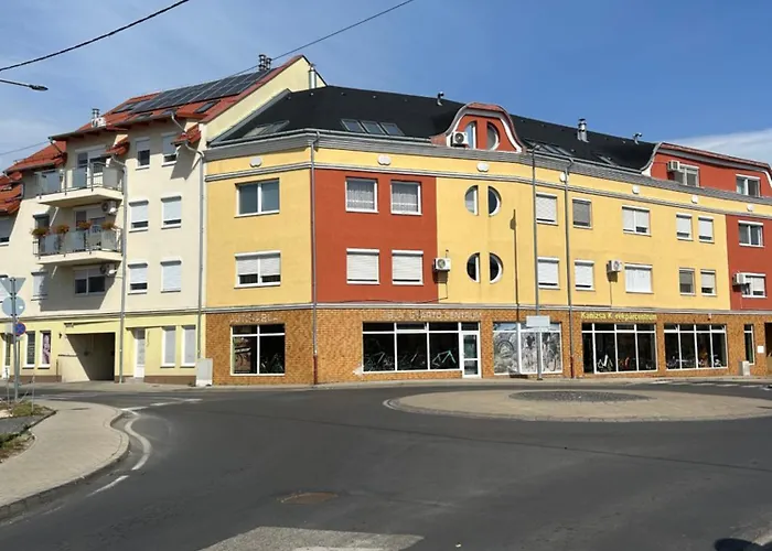 Golden On The 3rd Floor Апартаменты Надьканижа