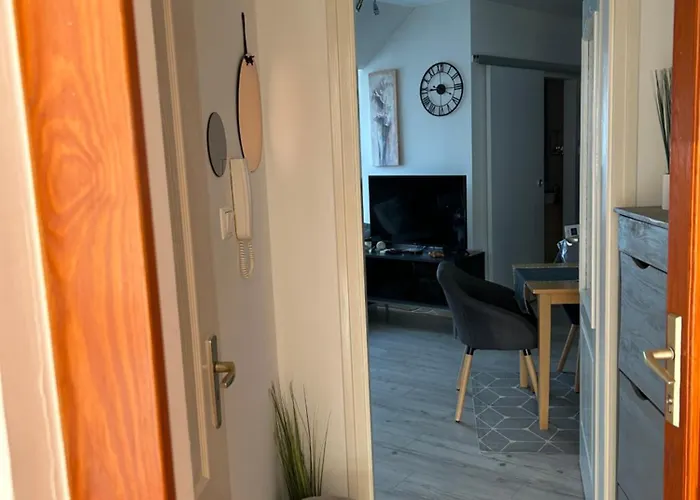 Golden On The 3rd Floor Apartment *